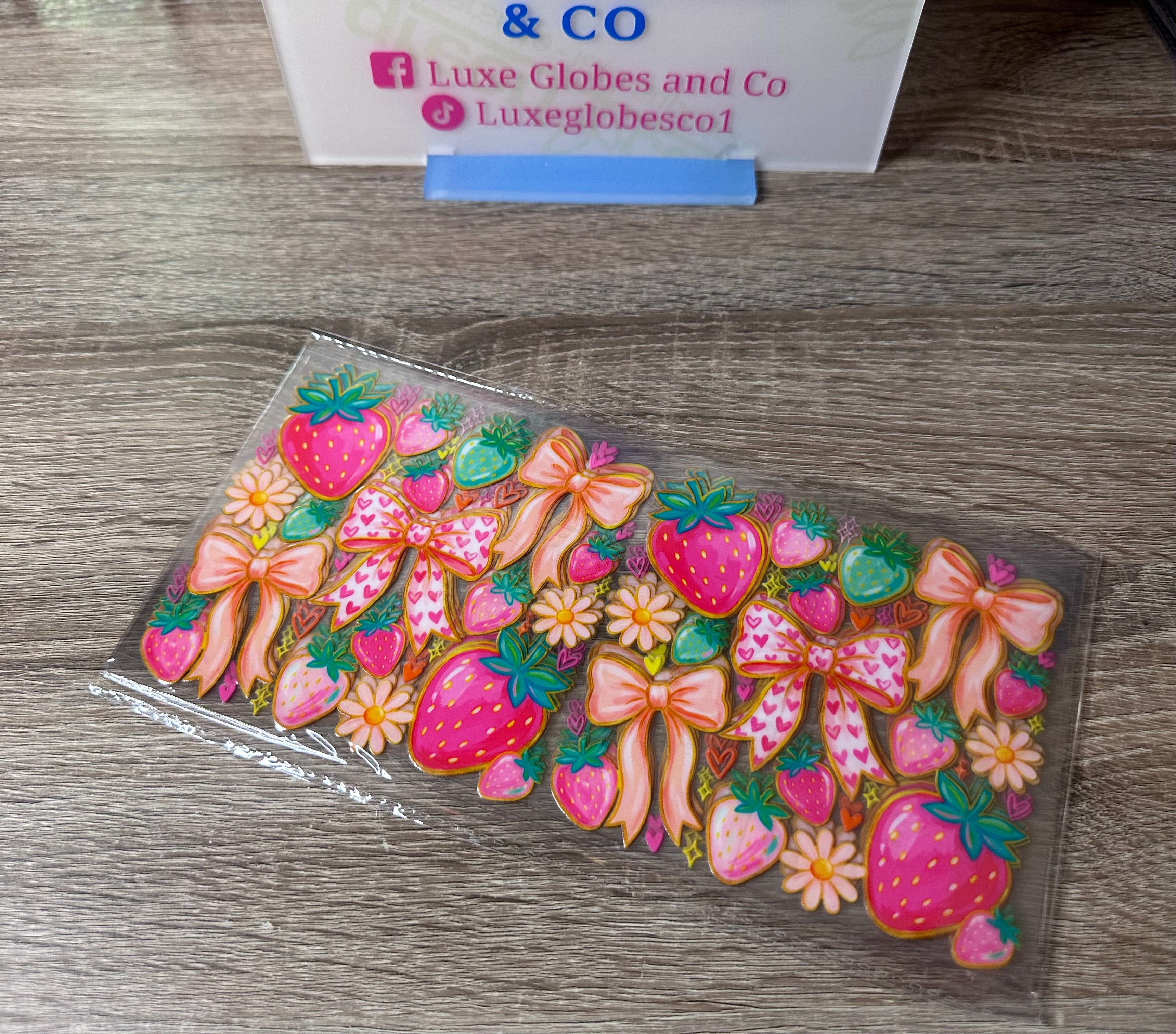 Strawberries and bows 16oz UV DTF wrap